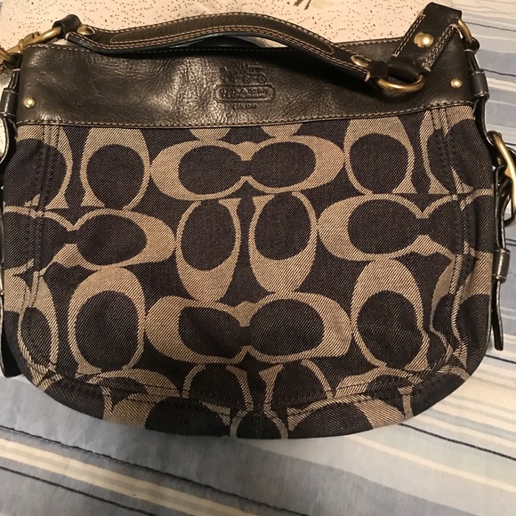 Jean signature coach shoulder bag - Picture 1 of 7